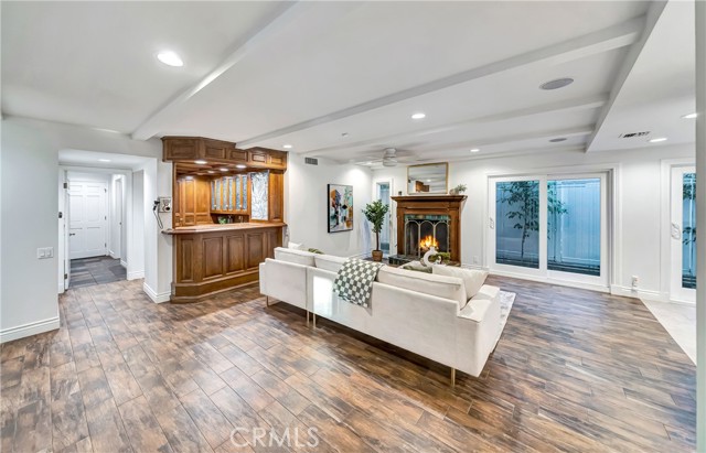 23216 Park Esperanza, Calabasas CA: https://media.crmls.org/medias/523477ef-e769-4300-bfaa-bbae9313d8b4.jpg