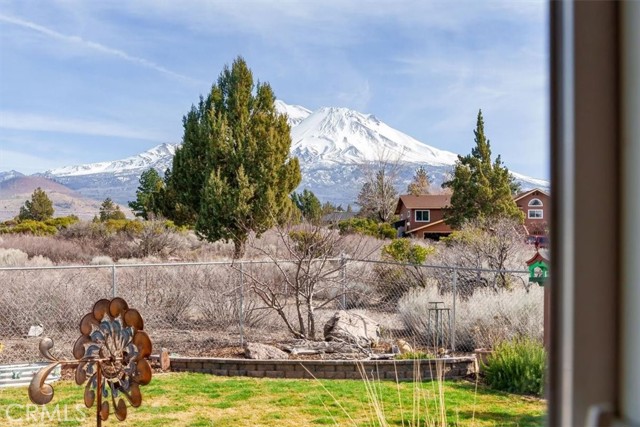 Detail Gallery Image 7 of 32 For 17718 Cottontail Dr, Weed,  CA 96094 - 3 Beds | 2 Baths