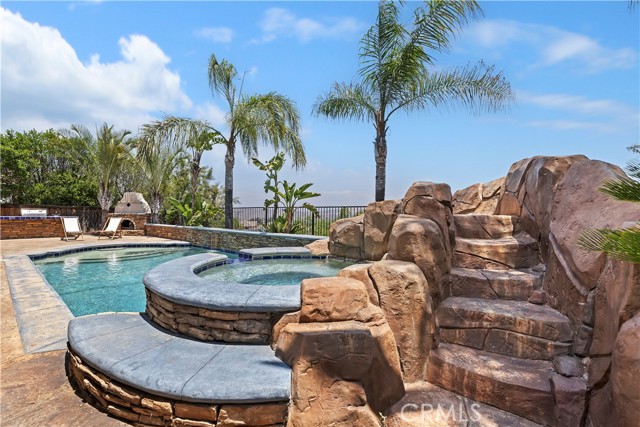 8581 Camino Limon Road, Corona CA: https://media.crmls.org/medias/5234d188-8761-42f7-962d-1ba5221095bb.jpg