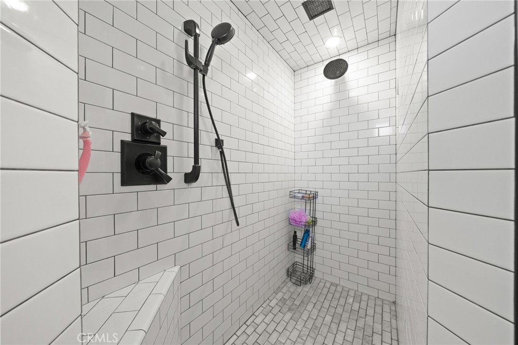 https://media.crmls.org/medias/5234e376-9108-479d-8767-10427c3fdc9c.jpg?preset=X-Large