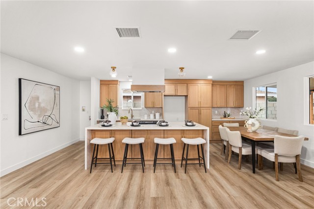 2124 W Flower Avenue, Fullerton CA: https://media.crmls.org/medias/5235c3d2-8823-48fd-a510-c23aa2296b5d.jpg