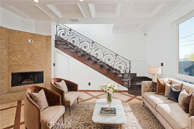 8655 Hillside Avenue, Los Angeles CA: https://media.crmls.org/medias/5236b1a3-9814-4021-9dc1-2b8ecf05f5b1.jpg
