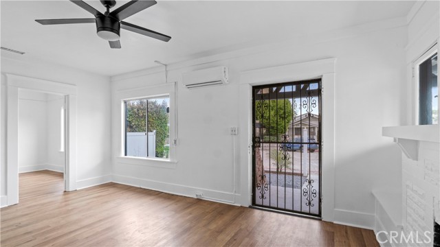 4095 Albatross Street, San Diego CA: https://media.crmls.org/medias/5236bd48-6fe1-4922-a5a3-293fd6c64051.jpg