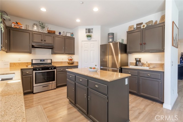 Detail Gallery Image 10 of 44 For 1837 River Bend Dr, Redlands,  CA 92374 - 4 Beds | 3 Baths