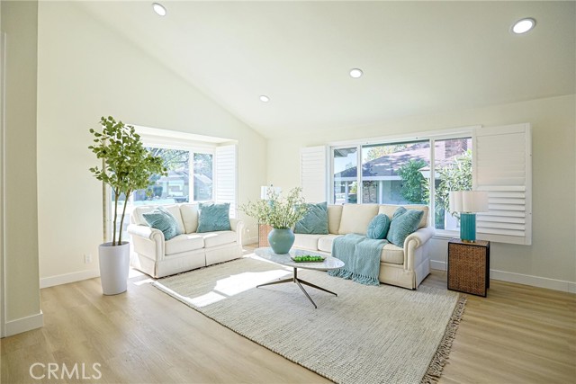 Detail Gallery Image 9 of 68 For 2301 W Manly, Santa Ana,  CA 92704 - 4 Beds | 2/1 Baths