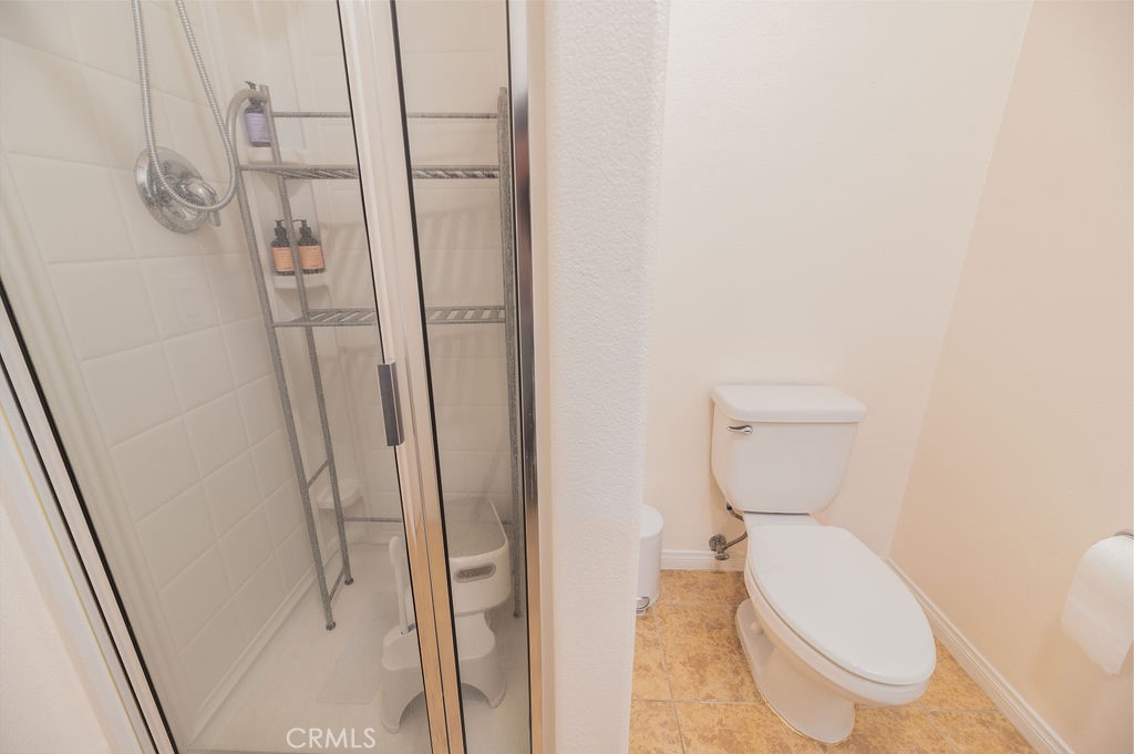 https://media.crmls.org/medias/5237a72f-80e9-4f58-bc59-f1a9ebfd7b7b.jpg?preset=X-Large