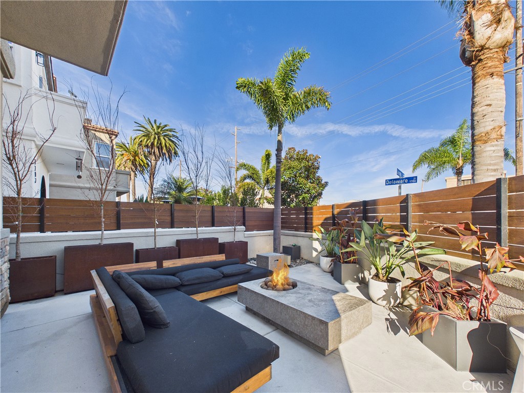 https://media.crmls.org/medias/52383454-0bda-490a-8541-47f4da8df6b6.jpg?preset=X-Large