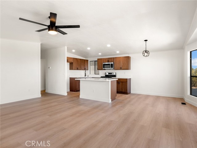 Detail Gallery Image 6 of 38 For 633 Cholla, Pinon Hills,  CA 92372 - 3 Beds | 2 Baths