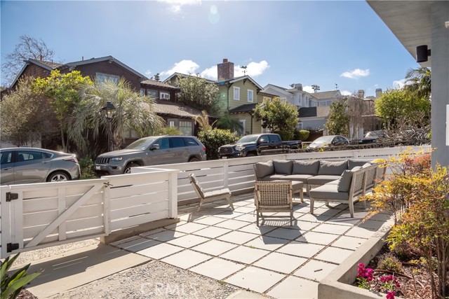 525 21st St, Manhattan Beach, California 90266, 3 Bedrooms Bedrooms, ,1 BathroomBathrooms,Residential,For Sale,21st St,SB25020966