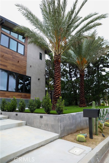 Detail Gallery Image 7 of 61 For 12664 Mclennan, Granada Hills,  CA 91344 - 5 Beds | 6 Baths