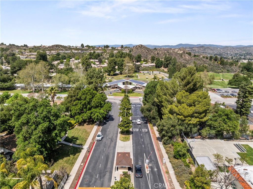 https://media.crmls.org/medias/523ab2f4-0c0f-478c-899b-2a4421d26b74.jpg?preset=X-Large