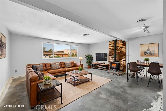 7325 Valley Vista Avenue, Yucca Valley CA: https://media.crmls.org/medias/523cc2e4-6740-459d-839a-5e6ec70051e0.jpg
