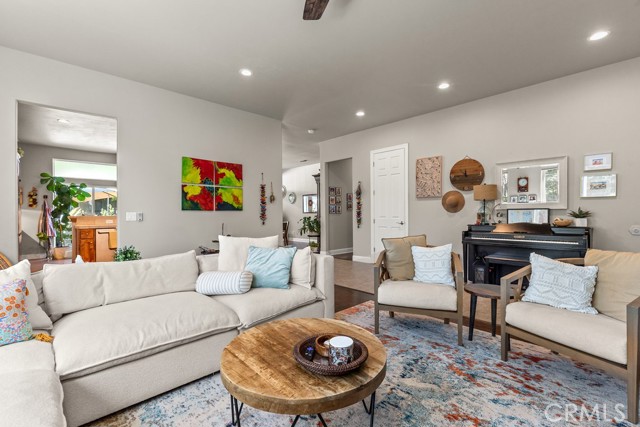 Detail Gallery Image 5 of 39 For 5212 Honey Rock Ct, Oroville,  CA 95966 - 5 Beds | 3 Baths