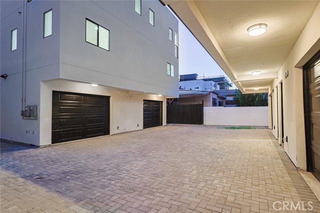 Detail Gallery Image 4 of 36 For 4649 Pickford, Los Angeles,  CA 90019 - 4 Beds | 4 Baths