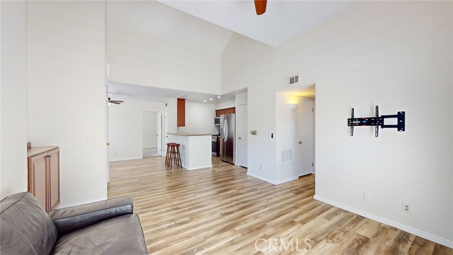 Detail Gallery Image 6 of 38 For 24420 Flaxwood Ln #204,  Newhall,  CA 91321 - 2 Beds | 2 Baths