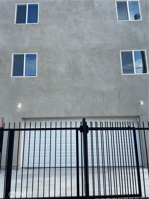 Detail Gallery Image 2 of 9 For 1432 E 20th St, Los Angeles,  CA 90011 - 5 Beds | 4 Baths