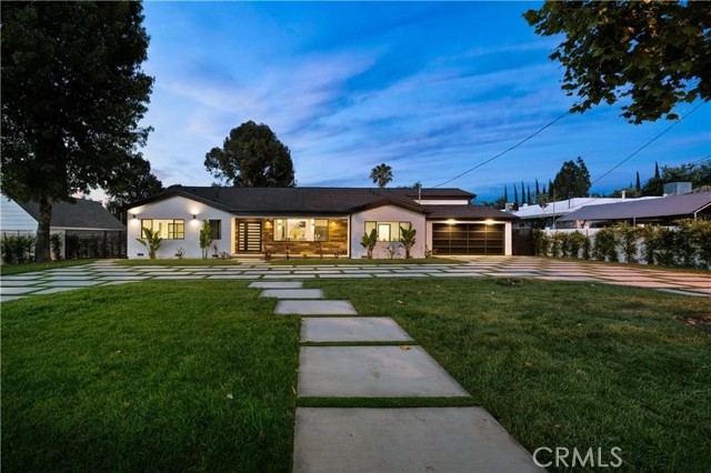 5702 Lubao Avenue, Woodland Hills CA: https://media.crmls.org/medias/52400a66-1b7d-44f2-940c-bd49f4224a69.jpg