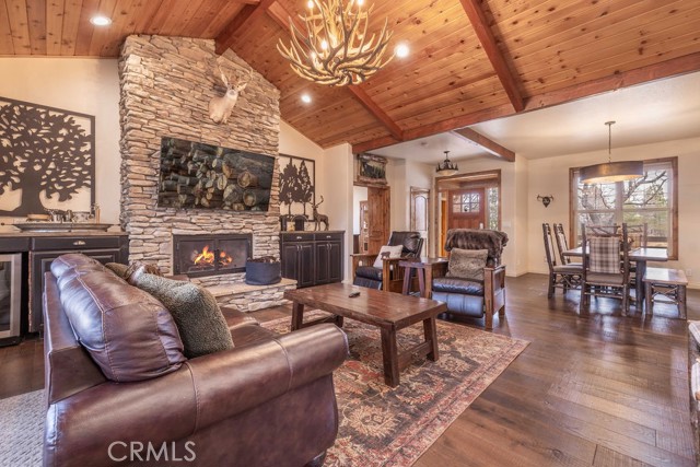 Detail Gallery Image 8 of 40 For 1629 Angels Camp, Big Bear Lake,  CA 92315 - 4 Beds | 3 Baths