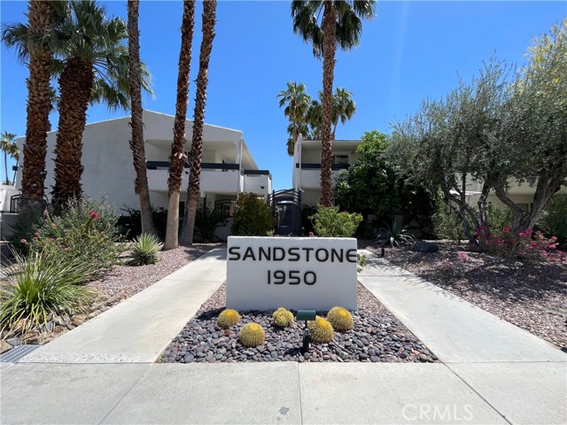 Detail Gallery Image 4 of 49 For 1950 S Palm Canyon Dr #120,  Palm Springs,  CA 92264 - 2 Beds | 2 Baths