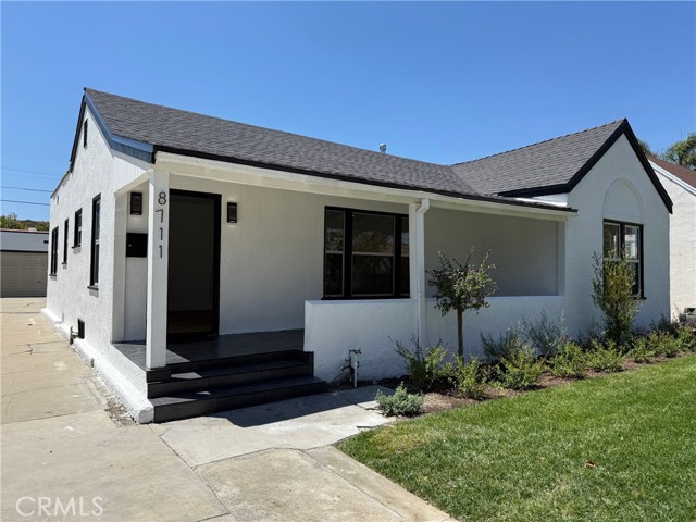 8711 S Denker Avenue, Los Angeles CA: https://media.crmls.org/medias/524122eb-1533-48b7-b528-e52a33a3c2d6.jpg