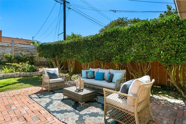 7008 Willowtree Drive, Rancho Palos Verdes, California 90275, 3 Bedrooms Bedrooms, ,1 BathroomBathrooms,Residential,Sold,Willowtree,PV22203496