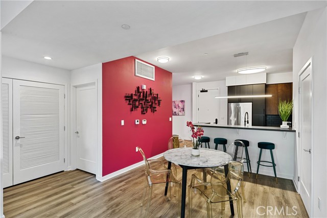 Detail Gallery Image 14 of 41 For 950 S Fairfax Ave #136,  Los Angeles,  CA 90048 - 2 Beds | 2 Baths