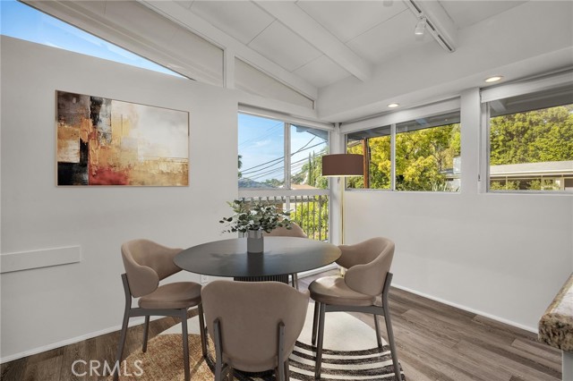 3521 Stonewood Drive, Sherman Oaks CA: https://media.crmls.org/medias/5242b123-44be-42b0-a4b2-4a445e3f4e4c.jpg