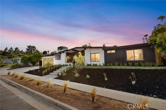 Detail Gallery Image 5 of 37 For 6009 Neddy Ave, Woodland Hills,  CA 91367 - 5 Beds | 3 Baths