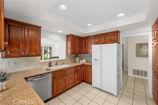 897 Calle Del Sol, Upland CA: https://media.crmls.org/medias/52433201-88db-416f-9193-51a58b5ccb4e.jpg