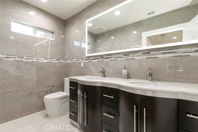 8215 Saint Clair Avenue, North Hollywood CA: https://media.crmls.org/medias/5243b2ba-0f63-4c79-8009-4a0c343a381f.jpg