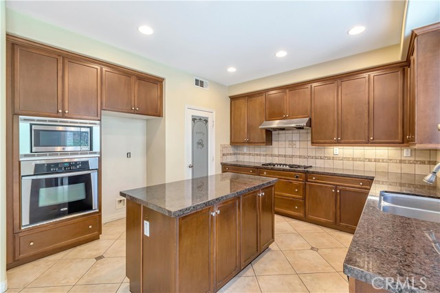 Detail Gallery Image 10 of 41 For 6766 Morehouse St, Chino,  CA 91710 - 4 Beds | 2/1 Baths
