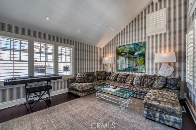 Detail Gallery Image 20 of 22 For 325 Poppy Ave, Corona Del Mar,  CA 92625 - 3 Beds | 2/1 Baths