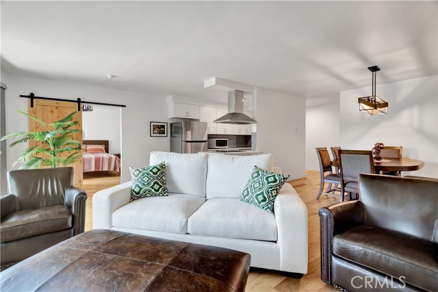 8710 Delgany Avenue, Playa del Rey CA: https://media.crmls.org/medias/52446b29-c3d6-4048-9243-5e3f715bcf41.jpg