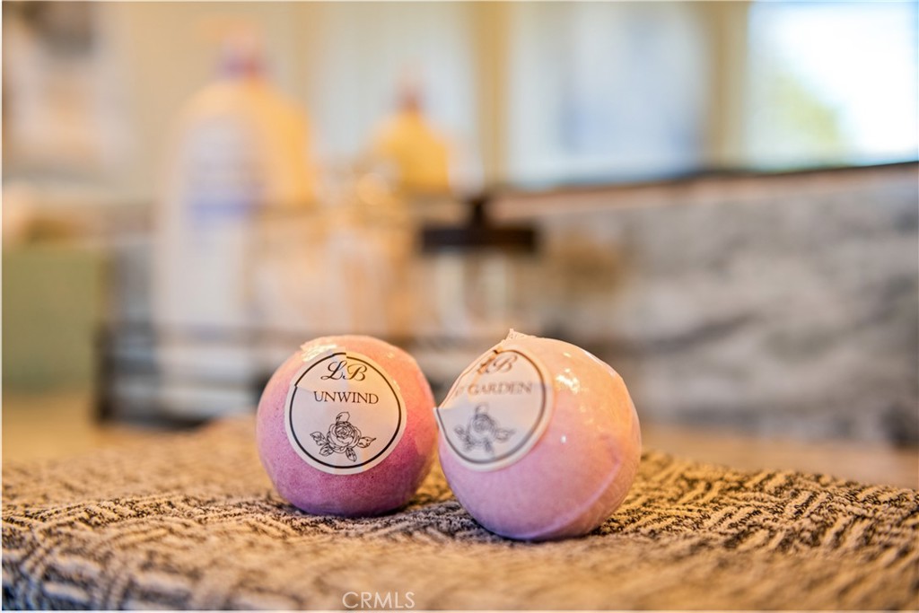 https://media.crmls.org/medias/5244a883-4bc0-4070-8c19-0e841f5513e6.jpg?preset=X-Large