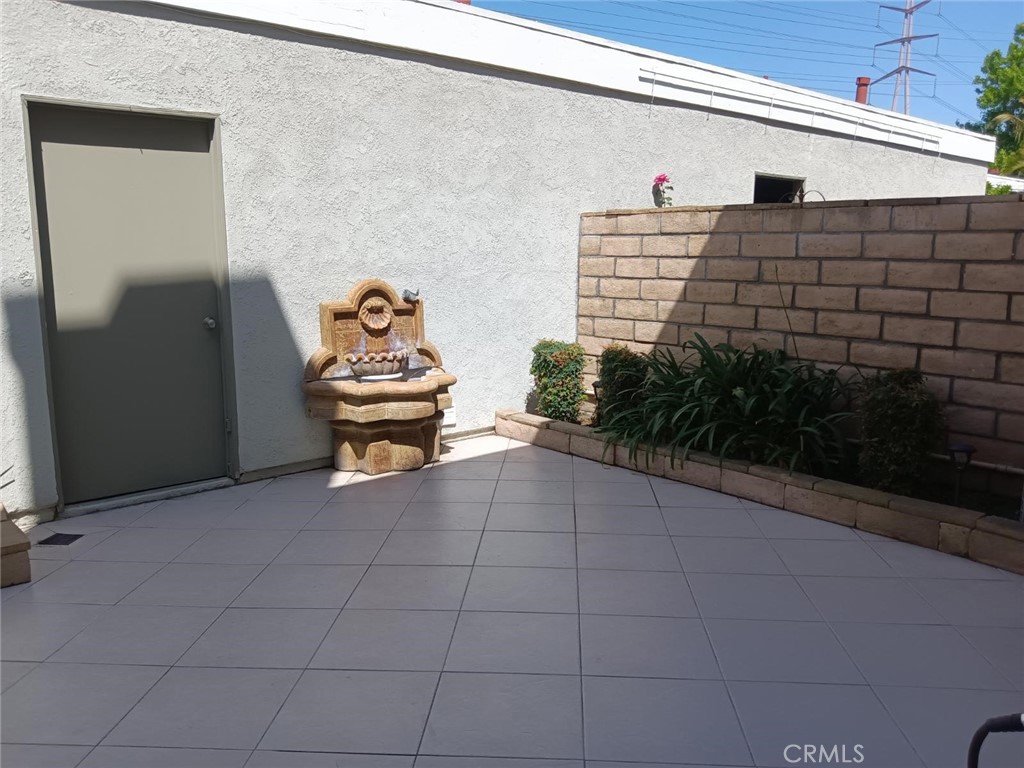 https://media.crmls.org/medias/5244ba09-f32e-4eb5-affc-d8c071f680b2.jpg?preset=X-Large