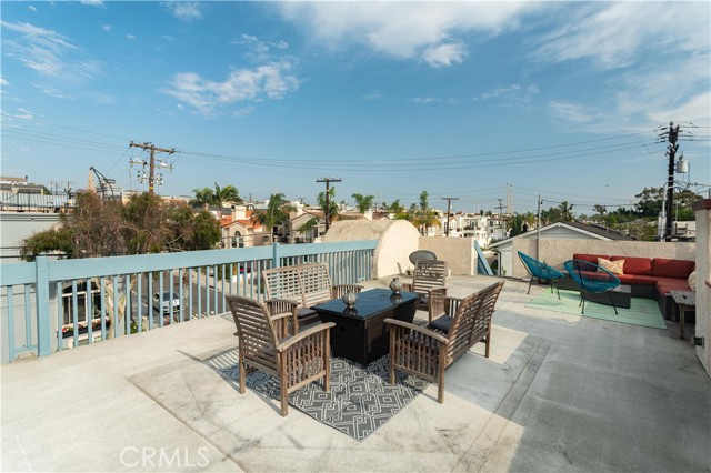 305 Ardmore Avenue, Hermosa Beach, California 90254, 3 Bedrooms Bedrooms, ,3 BathroomsBathrooms,Residential,Sold,Ardmore,SB21193748