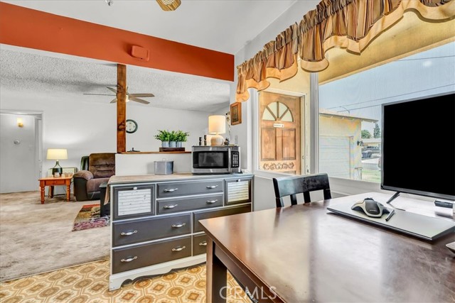4825 Putter Lane, Bakersfield CA: https://media.crmls.org/medias/5245b4f3-7dff-41d2-a19b-8f5ef497fc5f.jpg