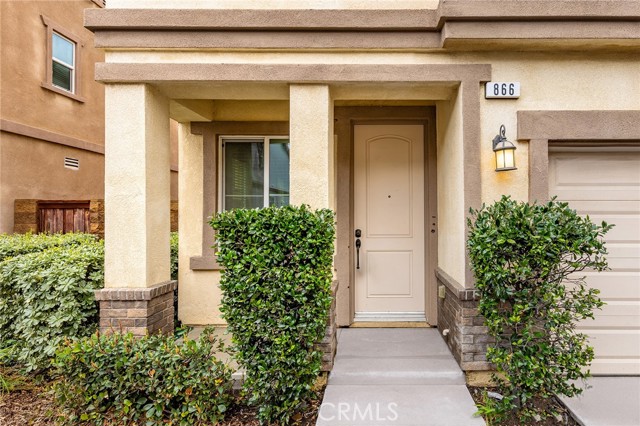 866 Christain Court, Upland CA: https://media.crmls.org/medias/5247bd18-ab06-432b-9b12-ec252a1d1ec0.jpg