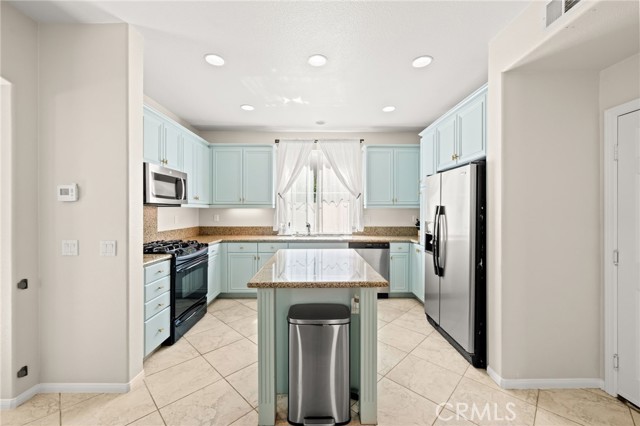 27620 Desert Gold Court, Murrieta CA: https://media.crmls.org/medias/5247edec-5960-4ab2-a484-b547669bbd83.jpg
