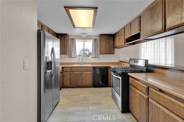 22612 Viento Road, Apple Valley CA: https://media.crmls.org/medias/52483543-88ad-4a5f-8597-e14238478751.jpg