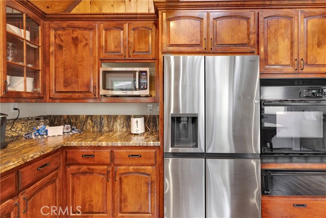 825 Grass Valley Road, Lake Arrowhead CA: https://media.crmls.org/medias/52486c14-f642-497d-be53-635dd43751e3.jpg