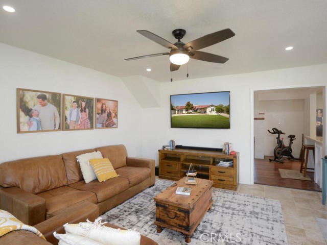 Detail Gallery Image 9 of 27 For 6059 Alicante Ave, Jurupa Valley,  CA 92509 - 3 Beds | 2 Baths