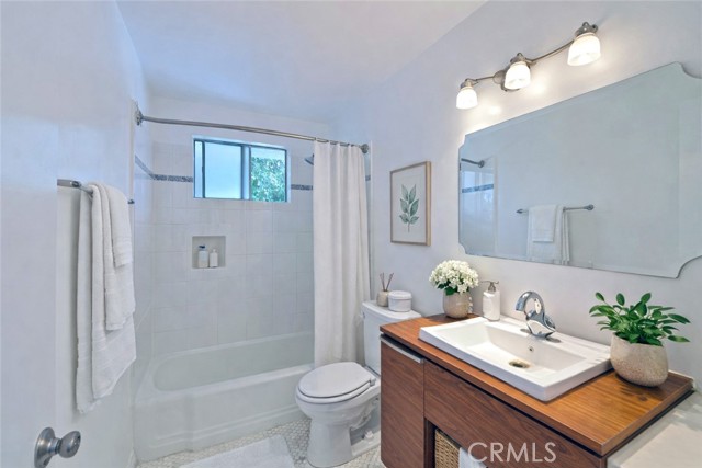 Detail Gallery Image 8 of 28 For 1436 S Bedford St #3,  Los Angeles,  CA 90035 - 2 Beds | 2 Baths
