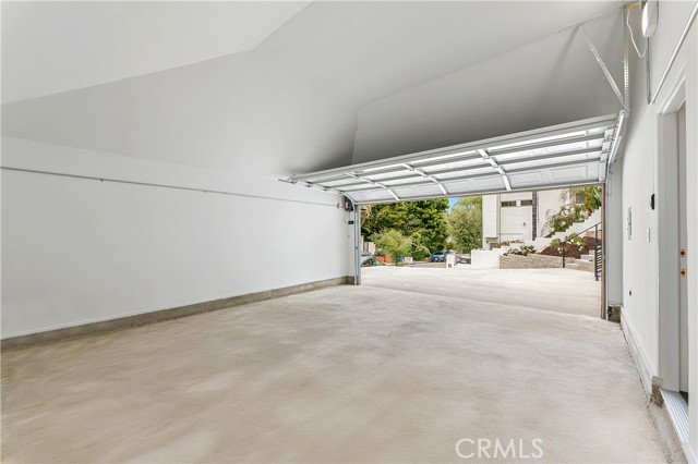 Detail Gallery Image 40 of 51 For 3900 Benedict Canyon Dr, Sherman Oaks,  CA 91423 - 3 Beds | 4 Baths