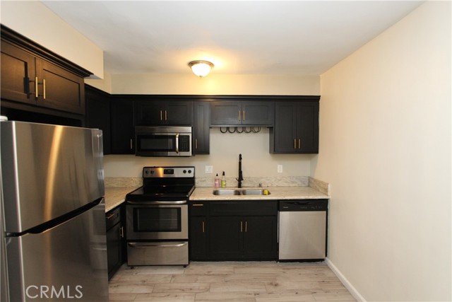 Detail Gallery Image 11 of 23 For 800 N Eucalyptus Ave #103,  Inglewood,  CA 90302 - 2 Beds | 1 Baths