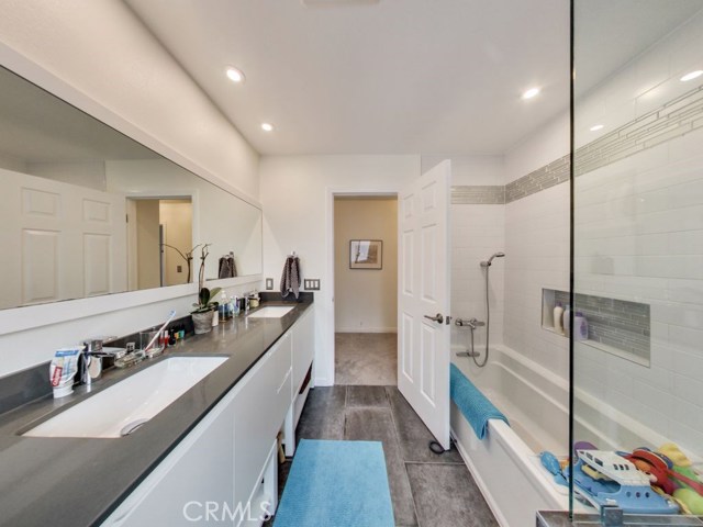 2114 Farrell Avenue, Redondo Beach, California 90278, 4 Bedrooms Bedrooms, ,1 BathroomBathrooms,Residential,Sold,Farrell,SB17057988