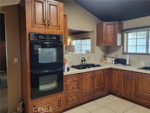 7161 N Atlantic Place, Long Beach CA: https://media.crmls.org/medias/524ccbcc-e682-4dca-b29e-8bffda443246.jpg