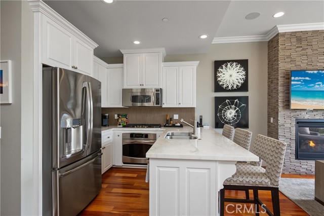 720 Poinsettia Ave, Corona del Mar CA: https://media.crmls.org/medias/524d5207-fa34-4b38-88d5-1d8cc11cd500.jpg