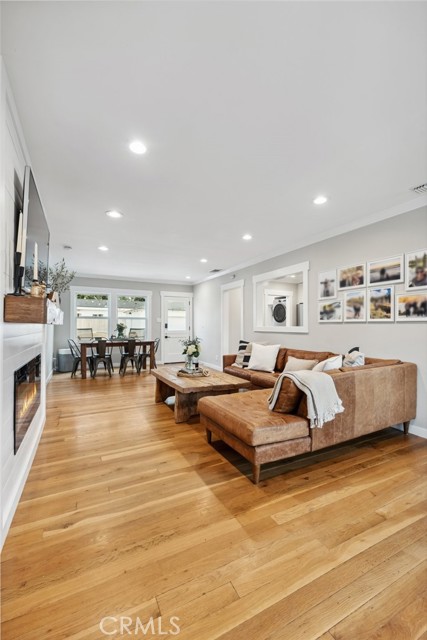 Detail Gallery Image 7 of 37 For 1111 W Maple Ave, Orange,  CA 92868 - 3 Beds | 2 Baths