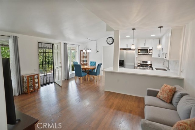 19207 Avenue Of The Oaks, Newhall CA: https://media.crmls.org/medias/524eb169-0b79-4bba-b412-990c51728b75.jpg